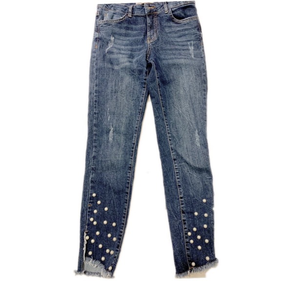 jeans with pearls on the bottom